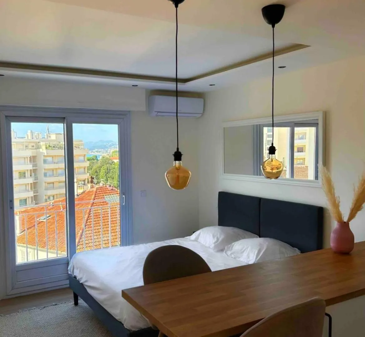 Studio Renove Au Suquet A Cannes France